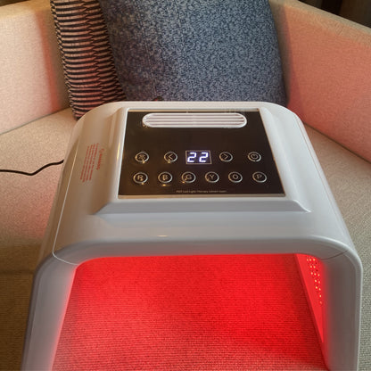 LED Light Therapy with Hydrating Spray 7 Color Facial Machine